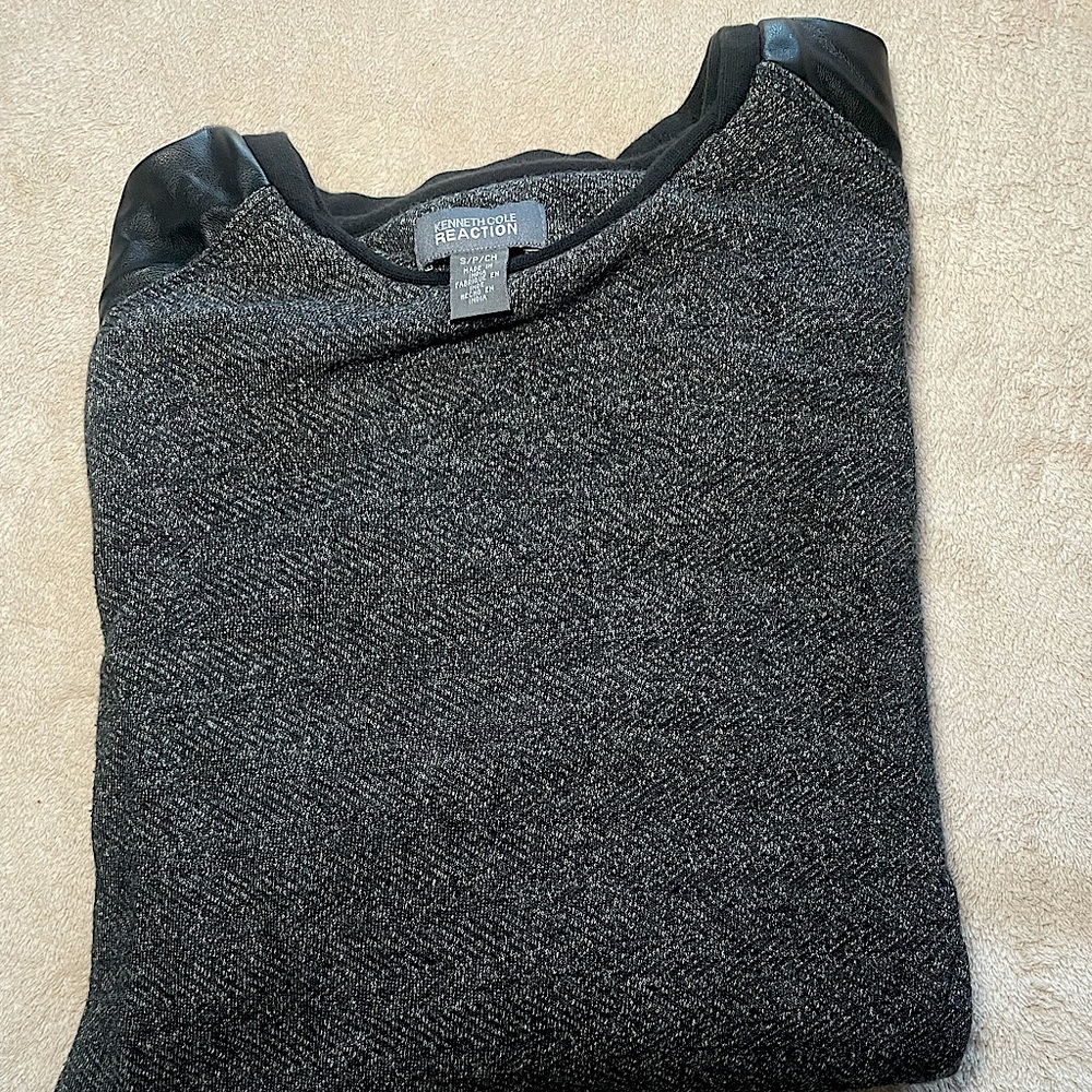 Kenneth Cole small sweater